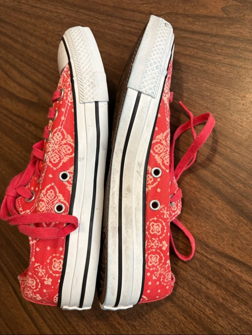Converse Size 7 Coral Red Bandana Print Low Top Sneakers All Stars - Picture 4 of 7
